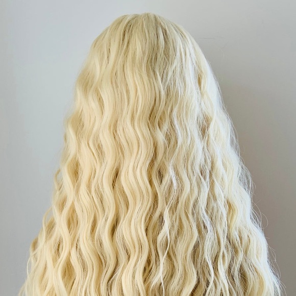 Long Gorgeous Blonde Lace Front Synthetic Wig for Everyday Wear or Events - Picture 13 of 14